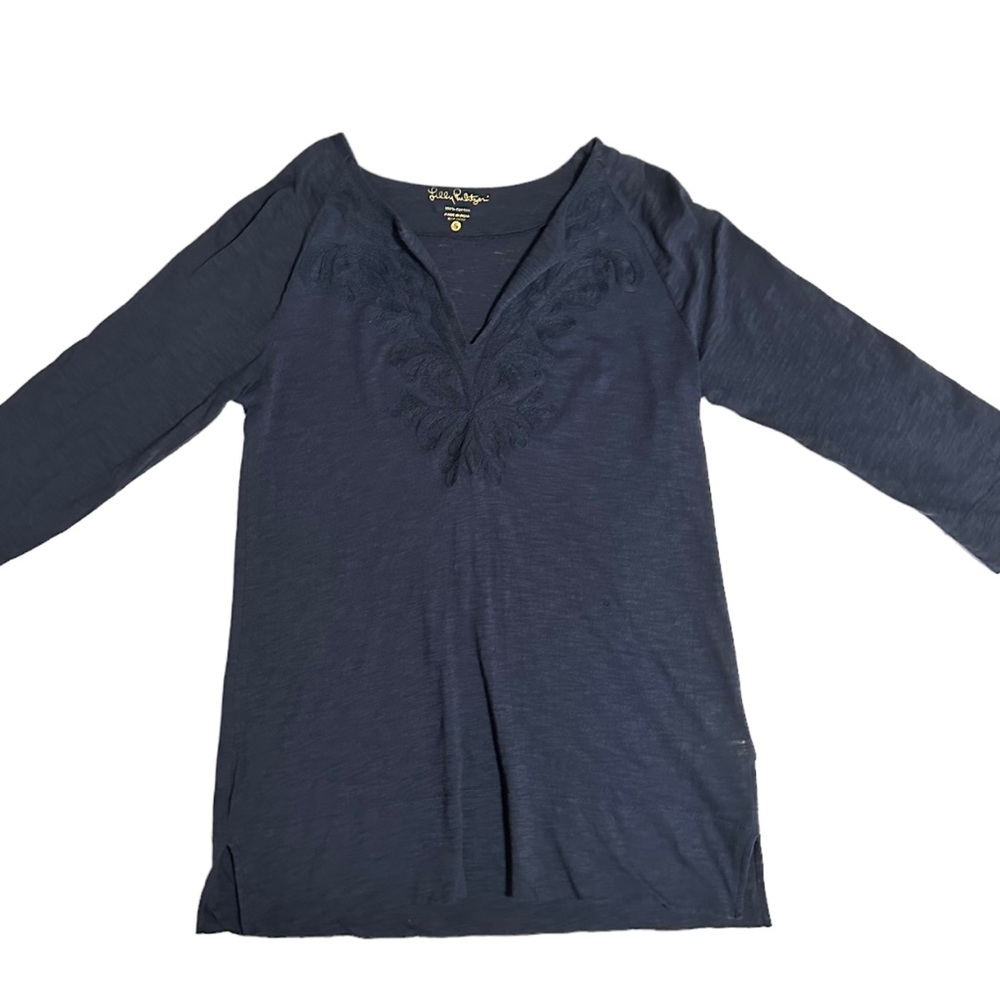 Lilly Pulitzer navy top with navy embroidery. Size Small. 3/4 sleeves